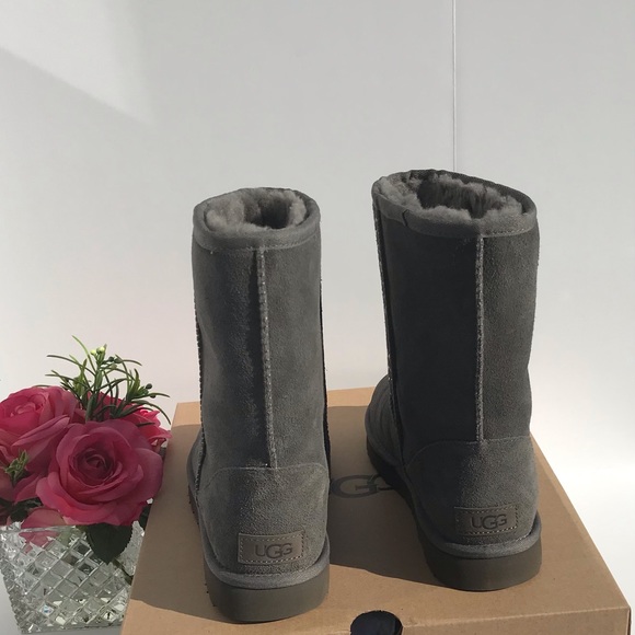 UGG Classic Short Stud II - Picture 7 of 10